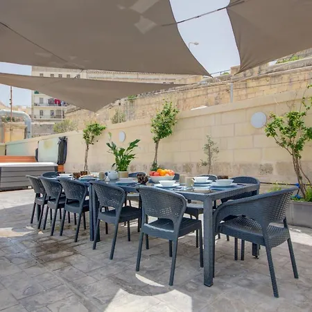 Unique Waterfront House Valletta