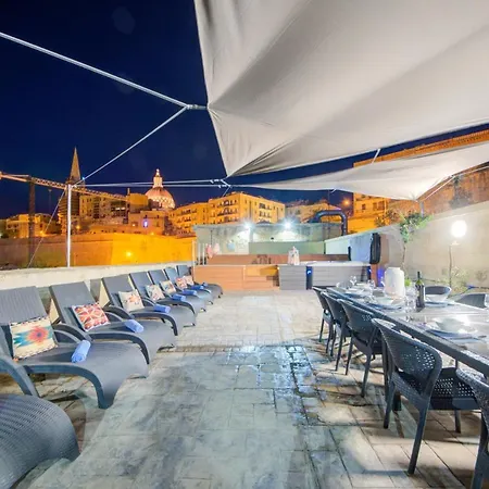 Unique Waterfront House Valletta