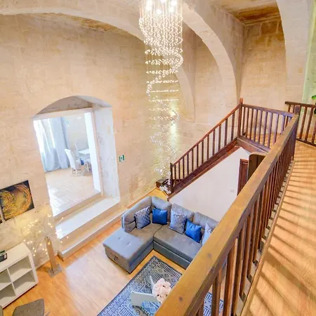 Unique Waterfront House Semesterbostad