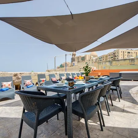 Semesterbostad Unique Waterfront House Valletta