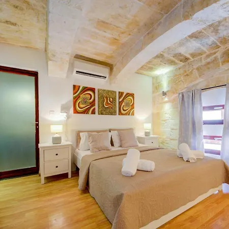 Semesterbostad Unique Waterfront House Valletta