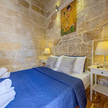 Unique Waterfront House Valletta