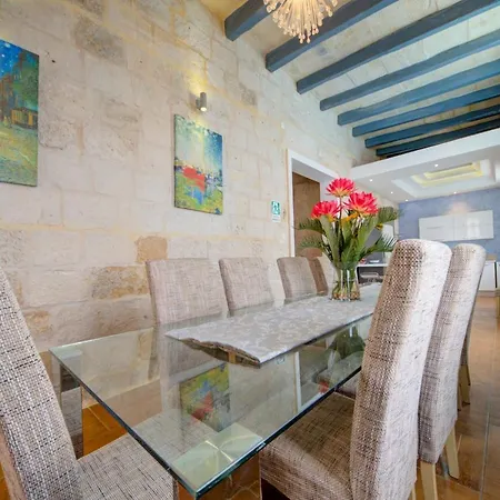 Semesterbostad Unique Waterfront House Valletta