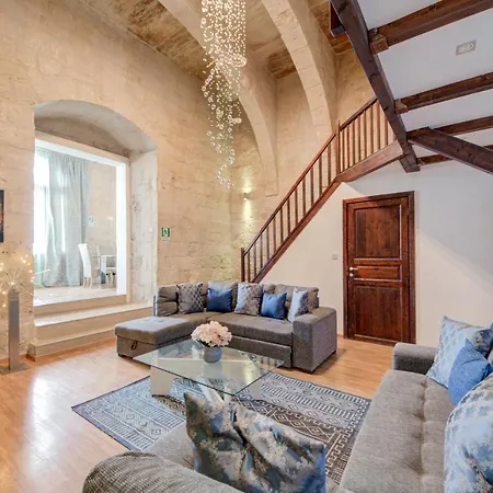 Unique Waterfront House Valletta