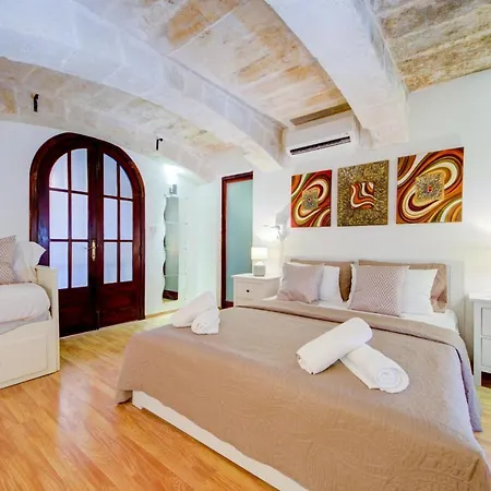 Unique Waterfront House * Valletta
