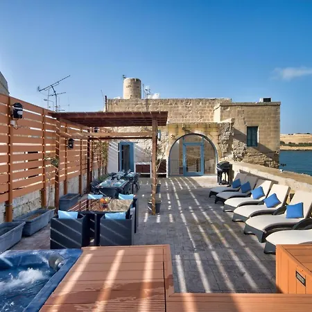 Semesterbostad Unique Waterfront House Valletta