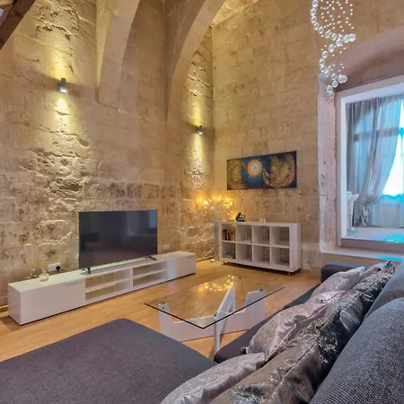 Unique Waterfront House Valletta