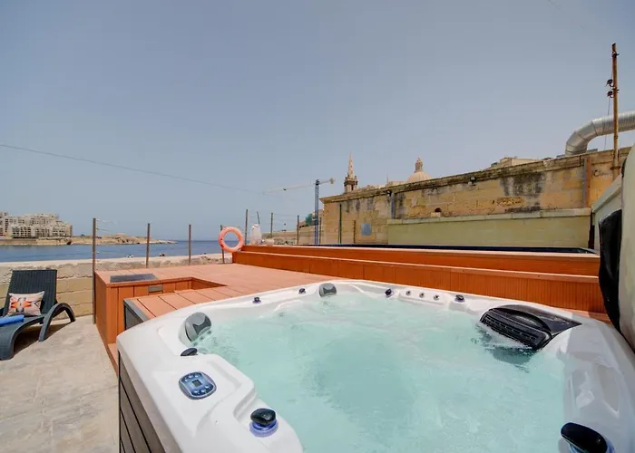 Unique Waterfront House * Valletta
