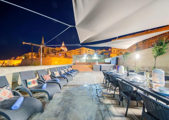 Unique Waterfront House Valletta