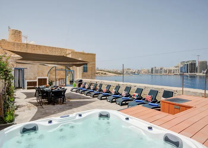 Unique Waterfront House Vakantiehuis Valletta