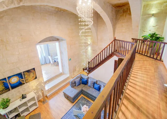 Unique Waterfront House Vakantiehuis