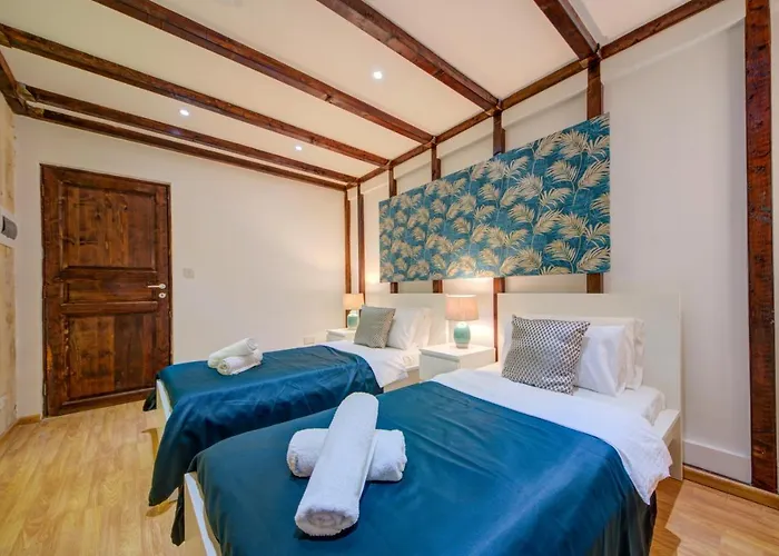 Unique Waterfront House *