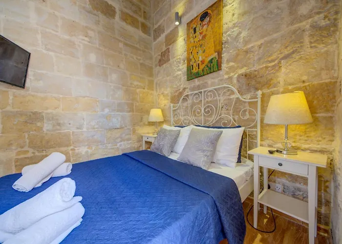 Unique Waterfront House Valletta