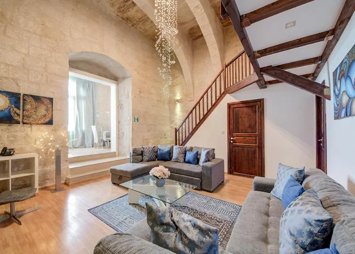 Unique Waterfront House Valletta