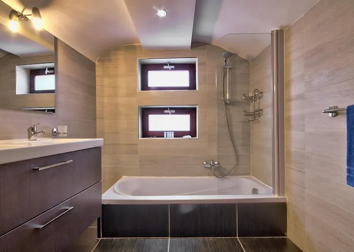 Unique Waterfront House Vakantiehuis *