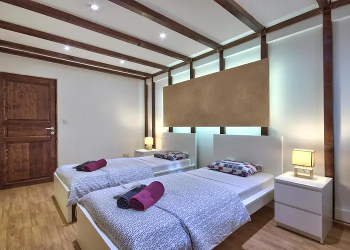 Unique Waterfront House Vakantiehuis