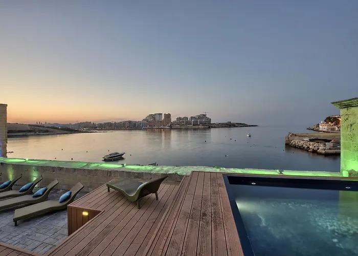 Unique Waterfront House Vakantiehuis *