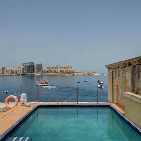 בית נופש Unique Waterfront House *