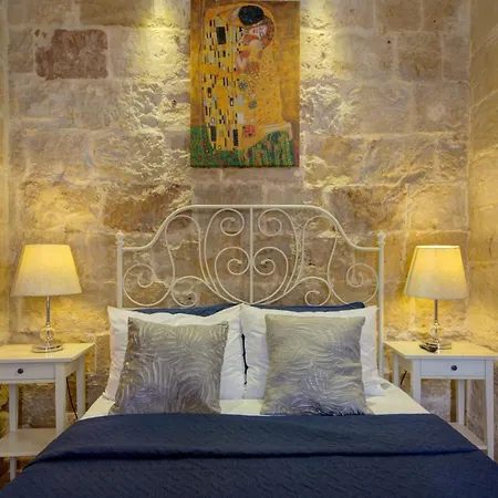 בית נופש Unique Waterfront House *