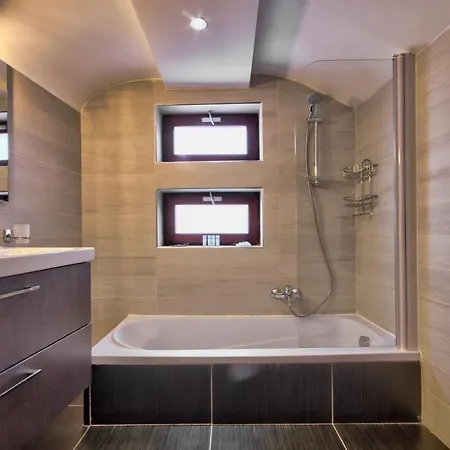 Unique Waterfront House בית נופש *